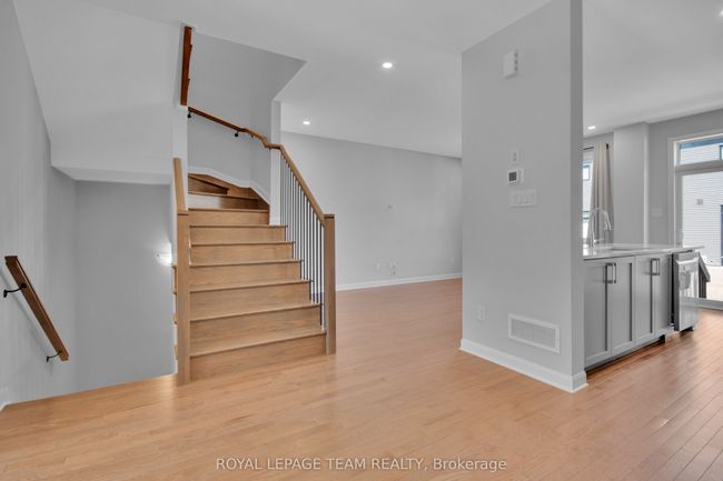 123 Chakra Street, House attached with 3 bedrooms, 3 bathrooms and 2 parking in Barrhaven ON | Image 12