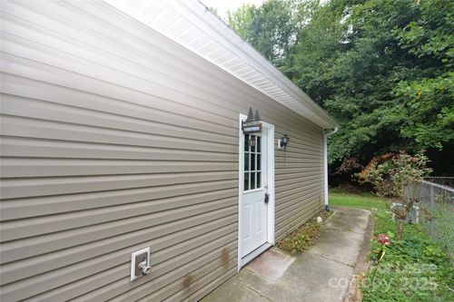 735 Seven Springs Way, Denver, NC, 28037-8173 | Card Image