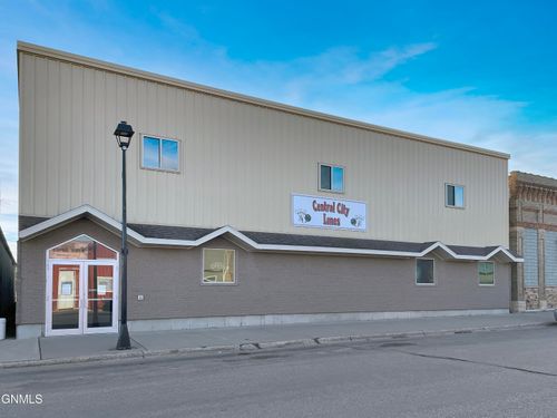 870 Main St, Carrington, ND, 58421-2001 | Card Image