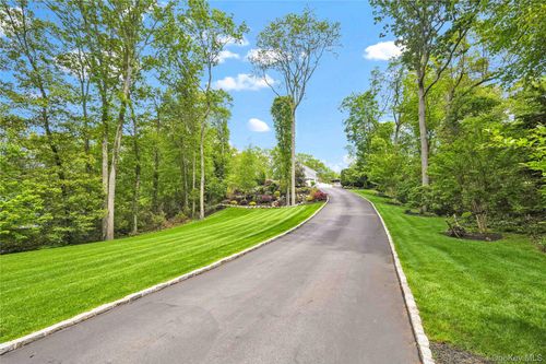 69 Bankside Dr, Centerport, NY, 11721-1738 | Card Image