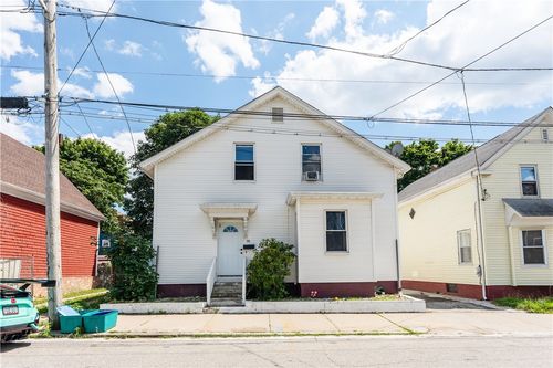 98 Stanwood St, Providence, RI, 02907-1628 | Card Image