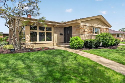 10681 Newbury St, Westchester, IL, 60154-5108 | Card Image