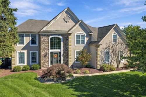 8477 Oak Knoll St, FOGELSVILLE, PA, 18051-1928 | Card Image
