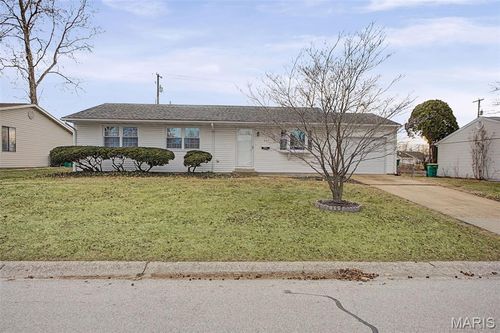 601 Dartmouth Dr, O Fallon, IL, 62269-2727 | Card Image
