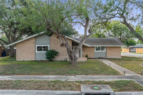 617 Coral Pl, Corpus Christi, TX, 78411-2137 | Card Image