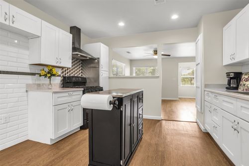 2817 Birch Park Dr, Richland Hills, TX, 76118-6606 | Card Image