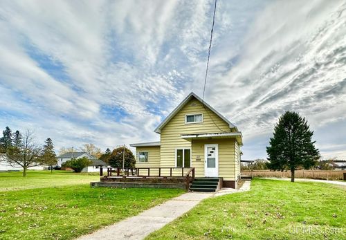 621 W C Street, Iron Mountain, MI, 49801 | Card Image