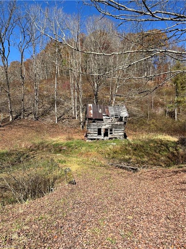 1972 Big Horse Creek Rd, House other with 3 bedrooms, 2 bathrooms and null parking in Lansing NC | Image 18