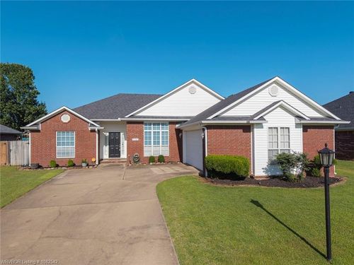7201 Red Pine Dr, Fort Smith, AR, 72916-8812 | Card Image