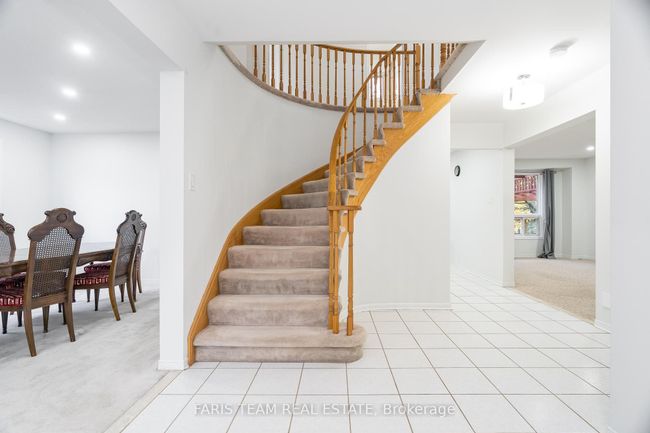 17 Carmichael Crt, House other with 4 bedrooms, 4 bathrooms and 4 parking in Orillia ON | Image 6