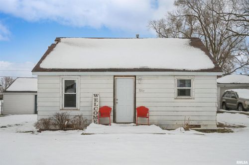 2207 4th St, Fulton, IL, 61252-1701 | Card Image