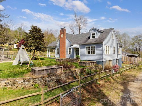 318 Stonewall Ave, Swannanoa, NC, 28778-2628 | Card Image