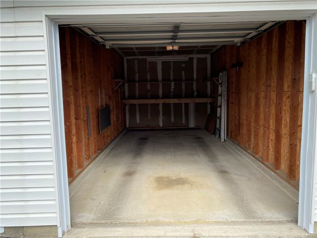 Inside of garage | Image 20