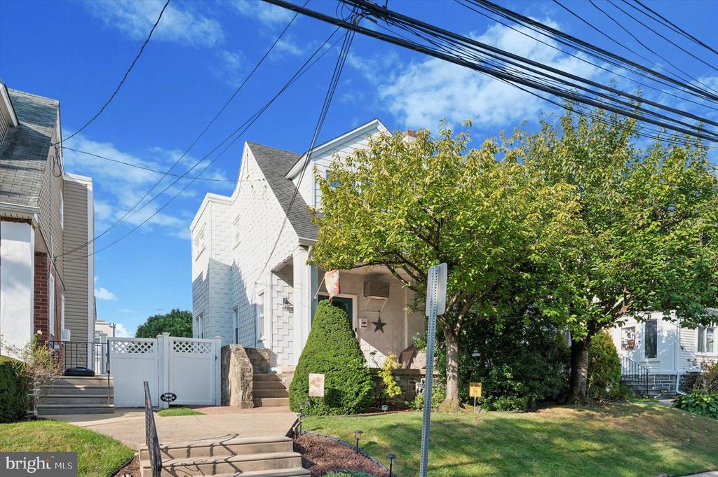 Wilson Dr, Havertown, PA 19083
