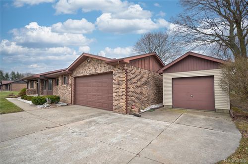 9080 E Lippincott Blvd, Davison, MI, 48423-8329 | Card Image