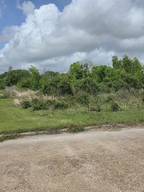 808 Brazospark Dr, Clute, TX, 77531-5102 | Card Image