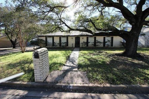 1802 Leona Dr, College Station, TX, 77840-4839 | Card Image