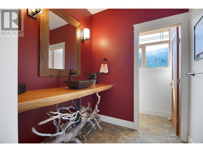 2388 Lawrence Rd, House other with 3 bedrooms, 3 bathrooms and 20 parking in Lumby BC | Image 31