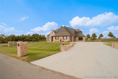 8103 E 107th Street, House other with 4 bedrooms, 3 bathrooms and null parking in Owasso OK | Image 3