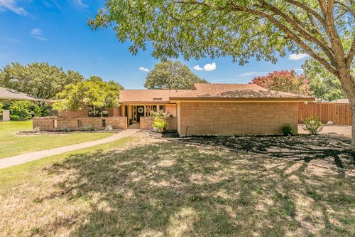 31 Bounty Rd E, Benbrook, TX, 76132-1001 | Card Image