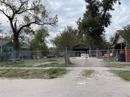 1617 Simpson St, Houston, TX, 77020-4615 | Card Image