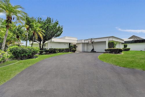 5704 Coco Palm Dr, Tamarac, FL, 33319-6115 | Card Image