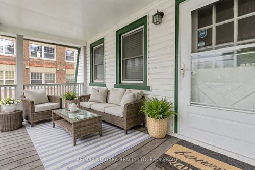 32 Page St, Saint Catharines, ON, L2R4A5 | Card Image
