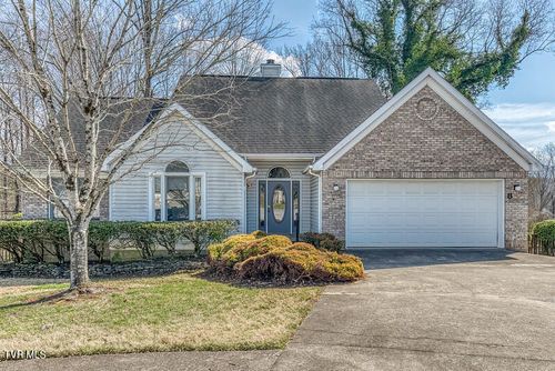 8 University Pl, Johnson City, TN, 37604-6579 | Card Image