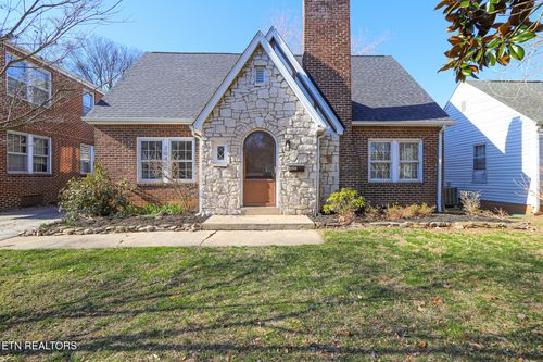 2045 Emoriland Blvd, Knoxville, TN, 37917-2226 | Card Image