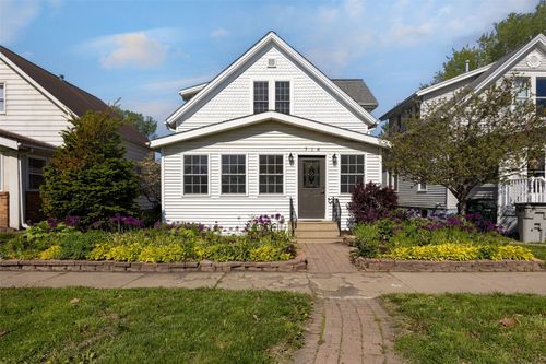 716 8th St Sw, Cedar Rapids, IA, 52404-1927 | Card Image
