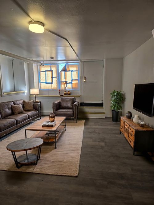 8015-801 High Street, Holyoke, MA, 01040 | Card Image