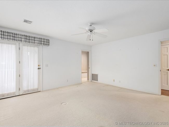 Bedroom 3 doors to balony | Image 42