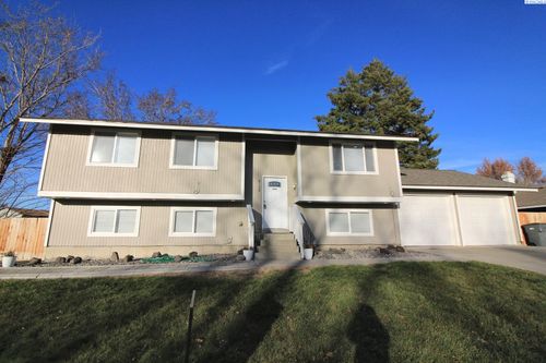 8130 W Falls Pl, Kennewick, WA, 99336-1656 | Card Image
