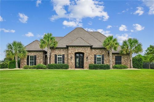 900 Pine Wild Cir, Madisonville, LA, 70447-3209 | Card Image