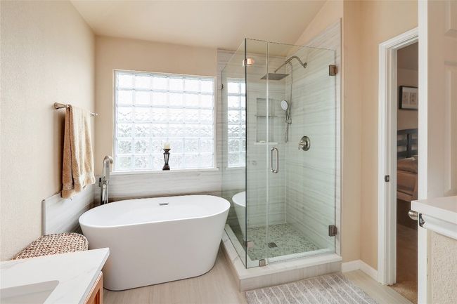 Primary Bathroom | Image 20