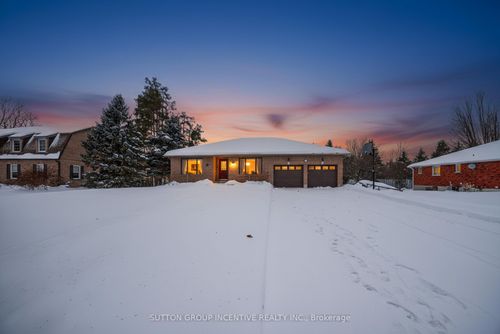 36 Nicholson Cres, Minesing, ON, L9X0G9 | Card Image