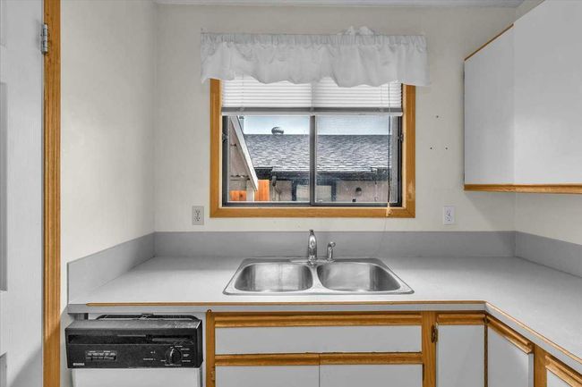 84 Shawmeadows Crescent Sw, House other with 4 bedrooms, 2 bathrooms and 1 parking in Calgary AB | Image 8