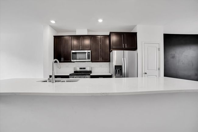 1292 Quadrant Ln, Townhouse with 3 bedrooms, 3 bathrooms and 2 parking in Schaumburg IL | Image 6