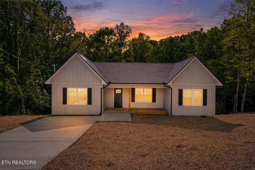 208 Vintage Ln, Clinton, TN, 37716-2220 | Card Image