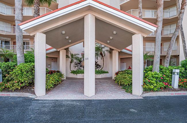 PH6 - 3870 N Highway A1a, Condo with 2 bedrooms, 2 bathrooms and null parking in Hutchinson Island FL | Image 8