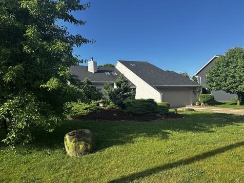 1813 Edgewood Avenue, South Milwaukee, WI, 53172 | Card Image