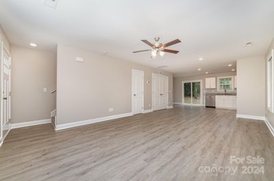 Living room/ Laundry Closet | Image 3