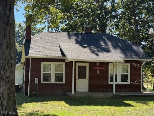 1127 Millbrook Sq Ne, Bolivar, OH, 44612-9760 | Card Image