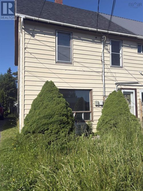 14 Oxford Avenue, Sydney Mines, NS, B1V2H9 | Card Image
