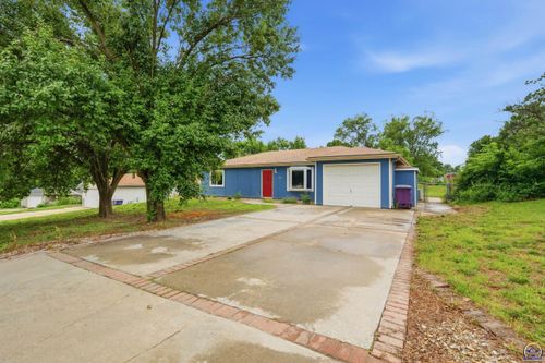 326 Stallion Cir, Ogden, KS, 66517-4038 | Card Image