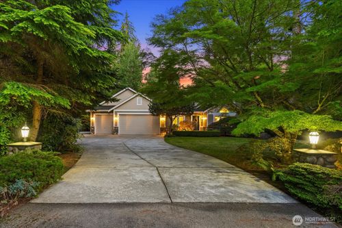 23915 Ne 80th St, Redmond, WA, 98053-8002 | Card Image