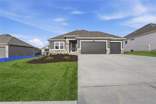 8216 Nw 89th Ter, Kansas City, MO, 64153-1930 | Card Image