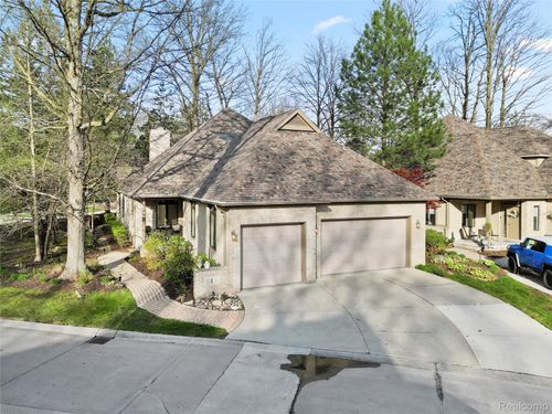 1 Cumberlane Ct, Dearborn, MI, 48126-4201 | Card Image