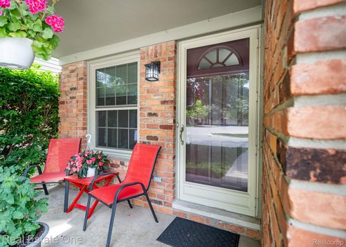 438 Oakgrove Ct, Clawson, MI, 48017-2518 | Card Image