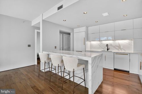 apt-712-8220 Crestwood Heights Dr, MCLEAN, VA, 22102-3132 | Card Image